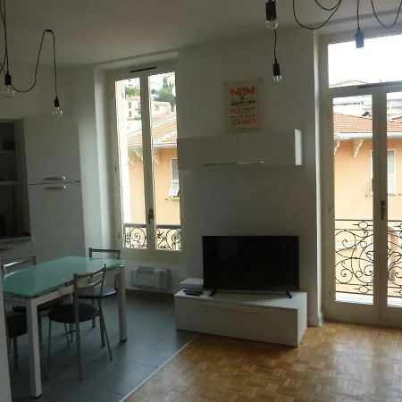 Deux Pieces Aux Porte De Monaco Апартаменты *